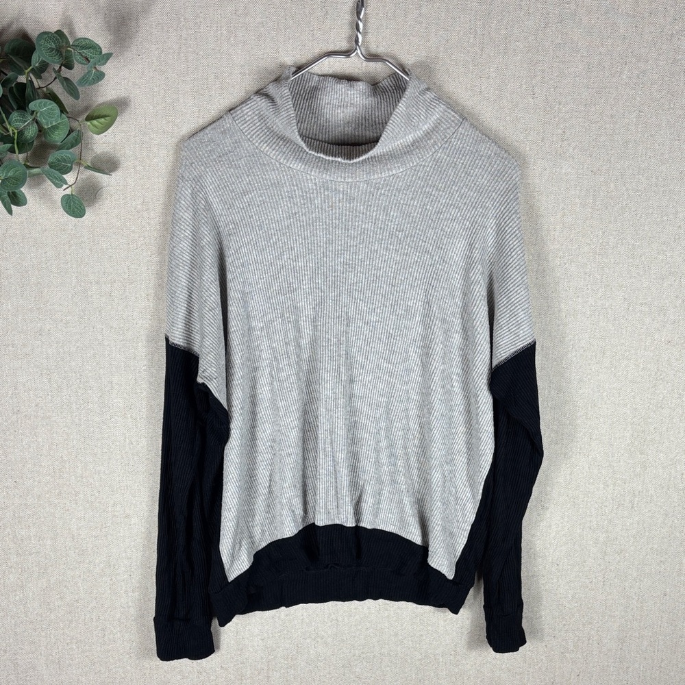 Karen Kane > Two-Tone Turtleneck Sweater Large